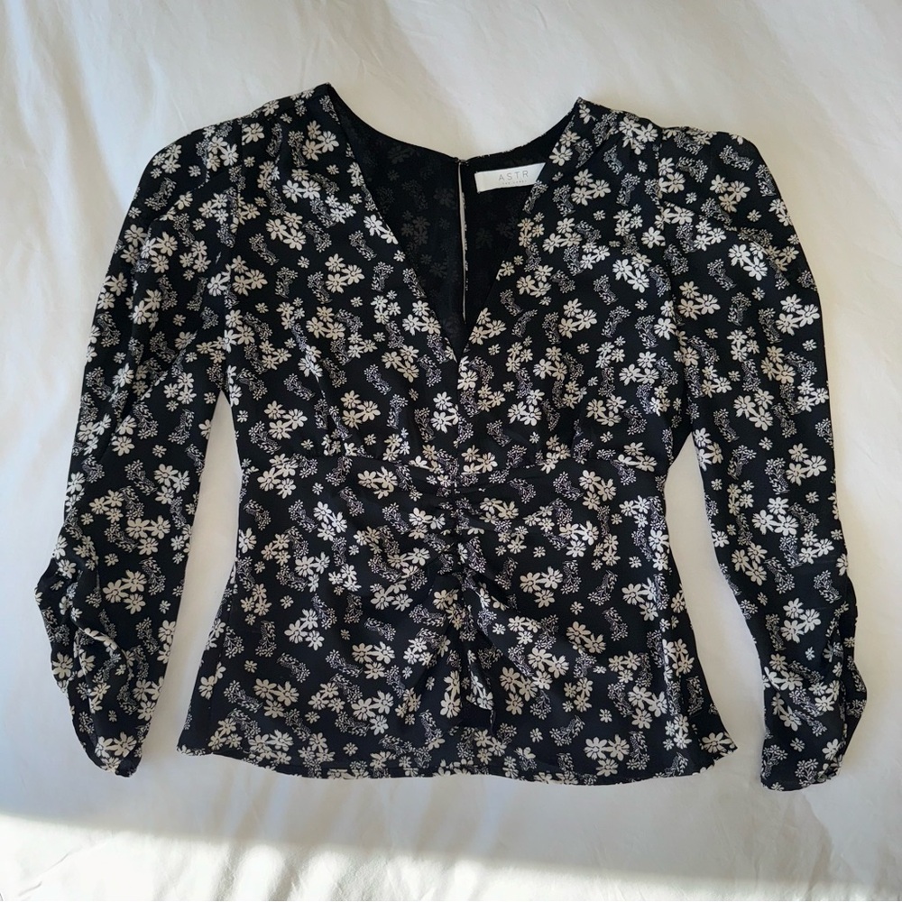 ASTR Ruched Sleeve Ditzy Floral Blouse - Picture 4 of 12